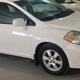 Nissan Versa 2011