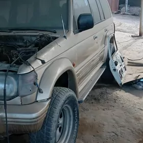 Mitsubishi Pajero 1992