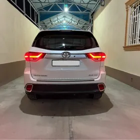 Toyota Highlander 2018