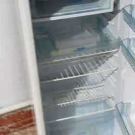 холодильник, почти новая,