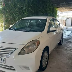 Nissan Versa 2013