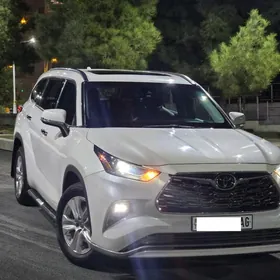 Toyota Highlander 2021
