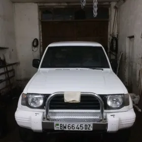 Mitsubishi Pajero 1993