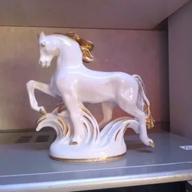 статуэтка "белая лошадка"