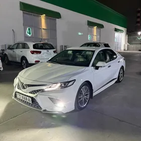Toyota Camry 2019