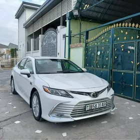 Toyota Camry 2021