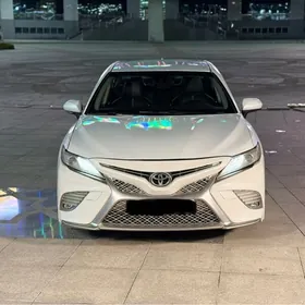 Toyota Camry 2021