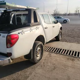 Mitsubishi L200 2009