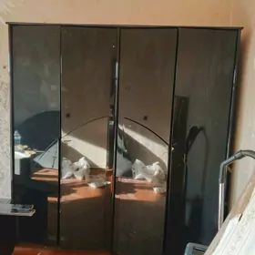 гарнитурная стенка.