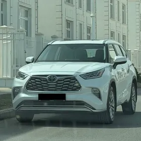 Toyota Highlander 2021