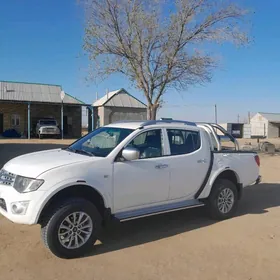 Mitsubishi Pajero 2010