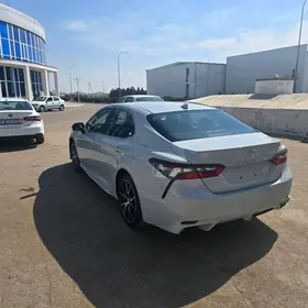 Toyota Camry 2024
