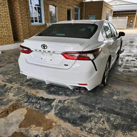 Toyota Camry 2021