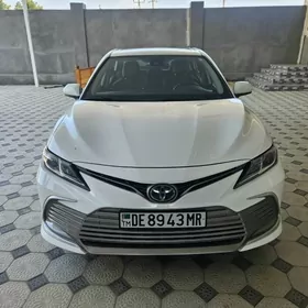 Toyota Camry 2021