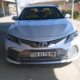 Toyota Camry 2021