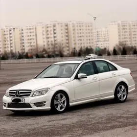 Mercedes-Benz C300 2011