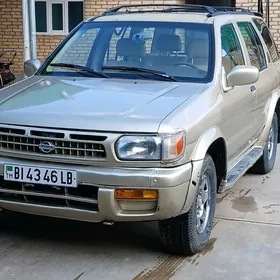 Nissan Pathfinder 1996