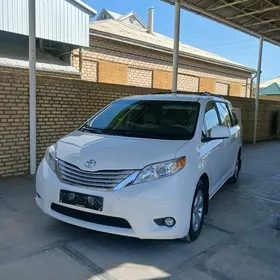 Toyota Sienna 2010