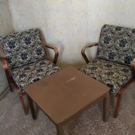 кресла и стол