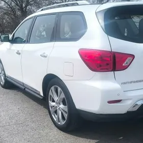 Nissan Pathfinder 2020