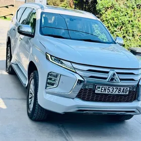 Mitsubishi Pajero 2020