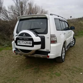 Mitsubishi Pajero 2009