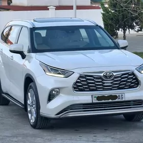 Toyota Highlander 2021
