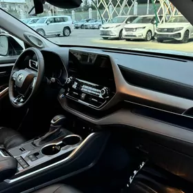 Toyota Highlander 2020