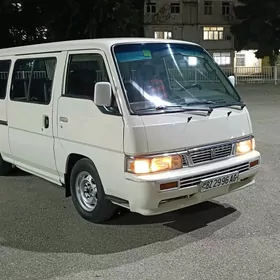 Nissan Urvan 2001