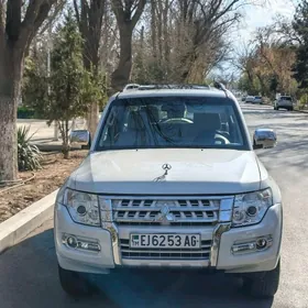 Mitsubishi Pajero 2014