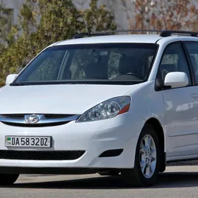 Toyota Sienna 2010