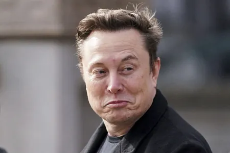 Kazyýet Ilon Masky Twitter söwdasynda günäli saýdy