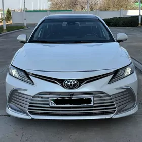Toyota Camry 2021
