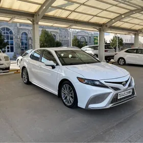 Toyota Camry 2021