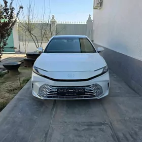 Toyota Camry 2025