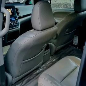 Toyota Sienna 2016