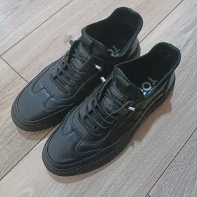 кроссовки мужские 40