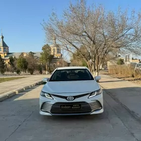 Toyota Camry 2021