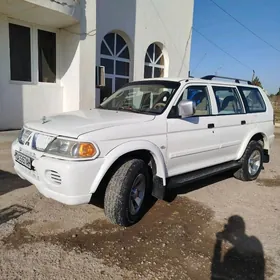 Mitsubishi Nativa 2010