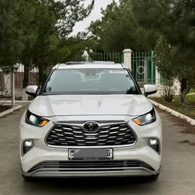 Toyota Highlander 2021