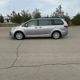 Toyota Sienna 2010