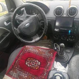 Ford E-350 Super Duty 2005