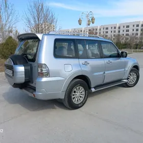 Mitsubishi Pajero 2010