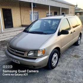 Toyota Sienna 2000