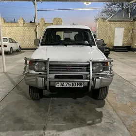 Mitsubishi Pajero 1993