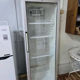 Витринный холодильник Ugur