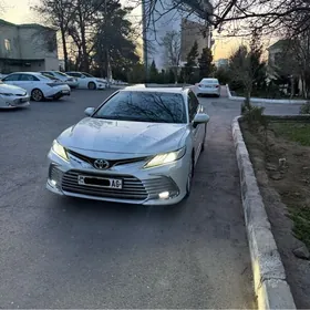 Toyota Camry 2021