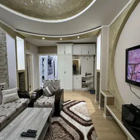 Мир 4, 3 ком + столовая