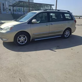 Toyota Sienna 2003