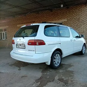 Toyota Sienna 1999